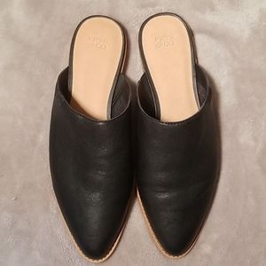 NWOT Frye Black leather flats (Fenn mule)
